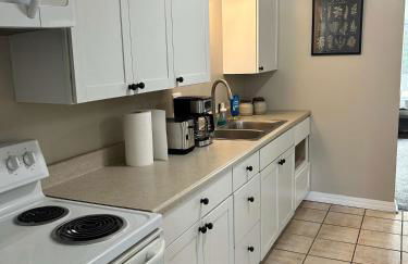 Bellwood 2 bed family house w 2 living areas Superhost - Photo 6