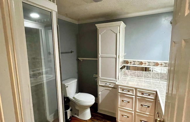 Steps From Downtown Minutes to the Airport - Photo 20