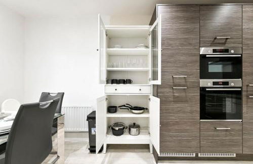 Swan's Place - Large 4bed home, Sleeps 9, Parking x2 & Games room - Foto 67