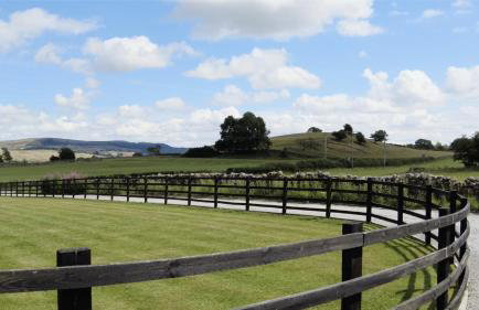 FLORA Luxury Retreat, Private Garden, Views & Hot Tub - Photo 26