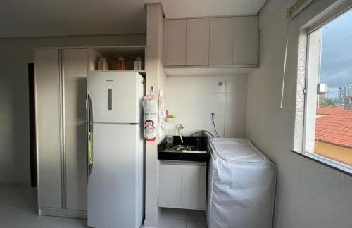 No Atalaia, Fort Poseidon rua do Atalho a 700 metros da praia do Atalaia, apartamento novo decorado, varanda, sala de estar e jantar, 02 suítes, 03 banheiros, lavanderia, cozinha, piscina, churrasqueira, salão de jogos, vista parcial das dunas e mar - Photo 27