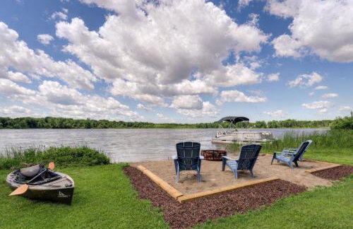 Lakefront Retreat with Views and Decks and Fire Pit - Foto 1