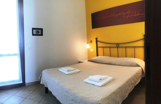 Comfy Furnished Apartment with AC near Beach - Photo 19