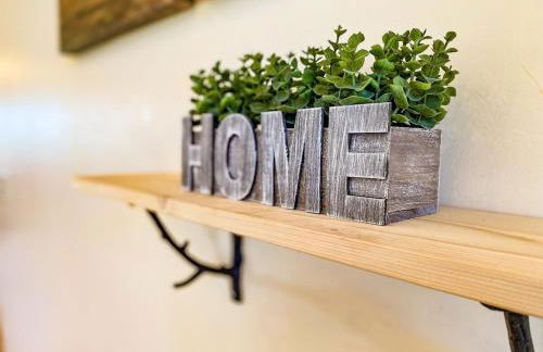 New! Beautiful, Spacious Modern Home on a Large Acreage - Peaks & Prairies Retreat - Foto 37