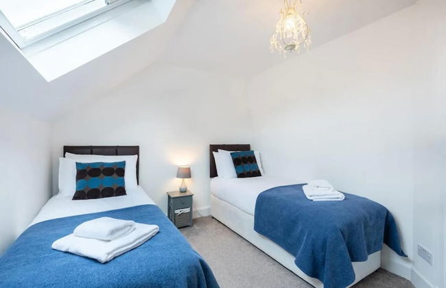 5 Bedrooms/sleeps 10-12/free Wifi & Parking/garden - Foto 2