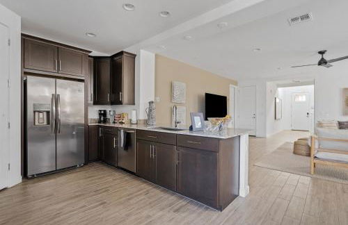 Luxe Queen Creek Home with Pool, Yard, Work Station - Photo 6