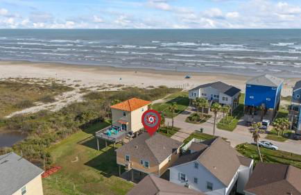 Seaside Sunrise: A Peaceful Escape by the Ocean - Photo 1