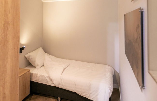 Luxury Lodge With Private Swimming Pool - Photo 2