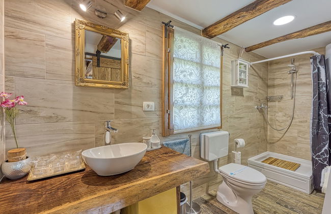 Rural House With Wellness - Photo 15