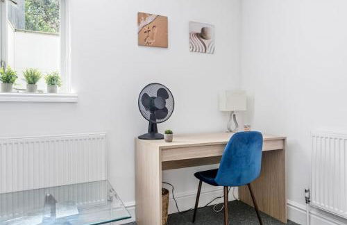 Luxurious 3 Bedroom Apartment in Park Estate - Photo 10