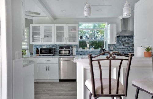 Serene hillside oasis with pool - 20 min to beach - Photo 28