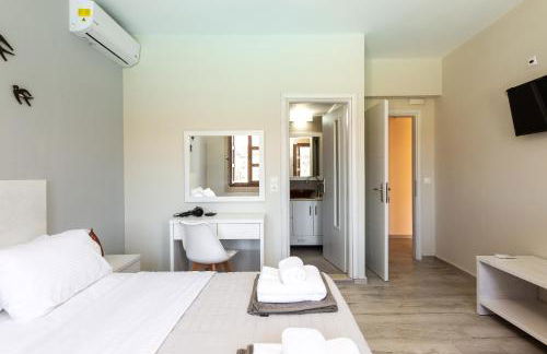 Ilys Home, a Country-chic Retreat with Pool & BBQ, By ThinkVilla - Photo 33