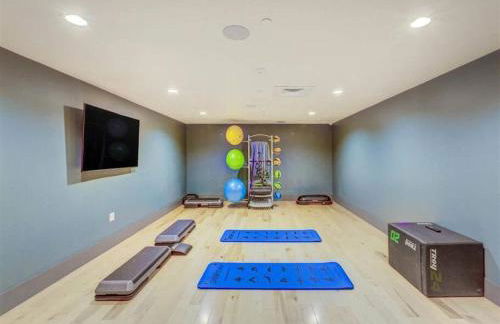 Gorgeous Central City 2BD 2BA - Foto 43