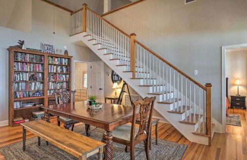 Lakefront Retreat with Game Room and Private Dock! - Foto 9