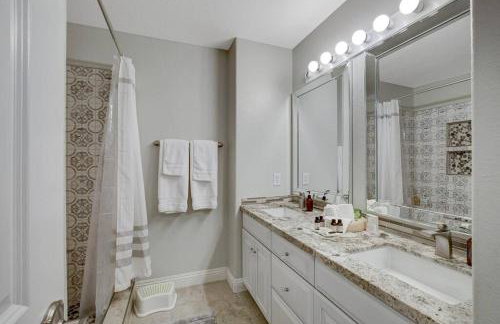 Beautiful 5BR w/King Beds, Pool & Hot Tub, Games - Photo 25