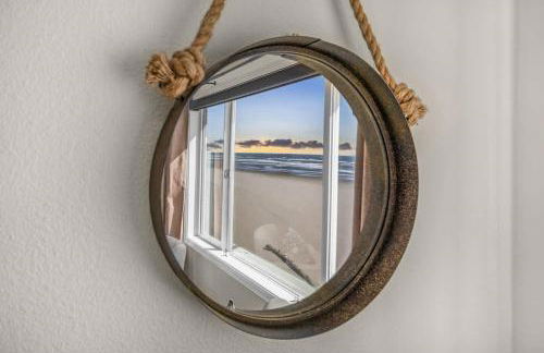 Oceanfront Suite - Top Floor - Sleeps 4 - Pool and Sauna - Foto 34