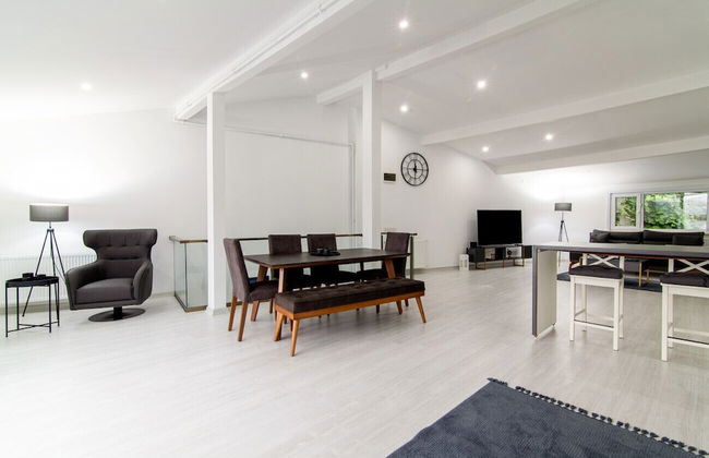 Sleek House With a Lovely Terrace in Besiktas - Foto 9