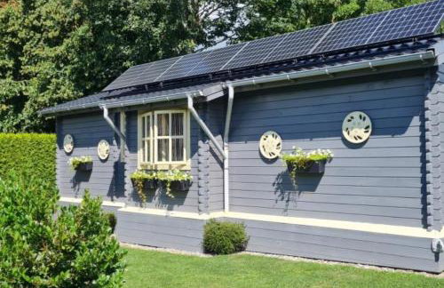 NEU! Haus am Teich - Foto 1