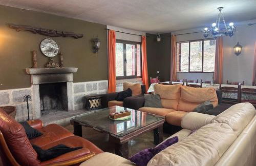 Casa para fiestas 16 personas, barbacoa y terraza - Photo 1