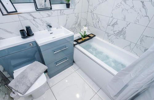 Stunning Home in Altrincham, Large Driveway, Sleeps 7, Perfect For Groups - Foto 12