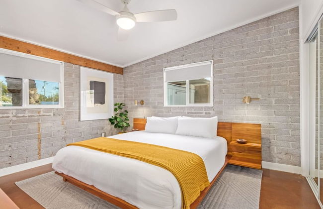 Northview Mid-century Escape Pool Firepit Bocce - Foto 21