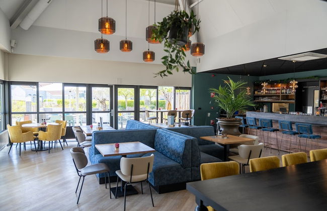 Restyled Bungalow With 2 Bathrooms, Near the Beach - Photo 19