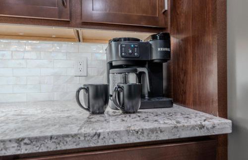 The White House Coveted Triplex Near Lake - Foto 11