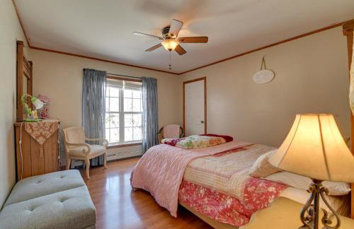 Steps From Lake George! 8-Acre Home with Dock Access - Foto 12