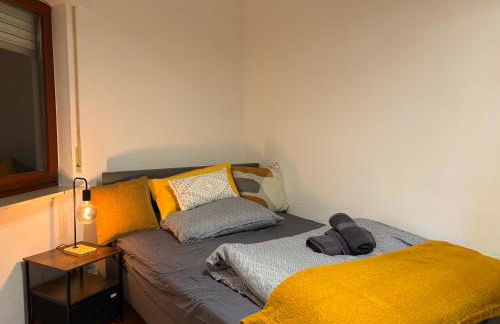 Frankfurt Work and Rest- 4 Bedrooms- 2 WCs- free Parking- 5 Queen size beds- Fast WiFi- roller shutters - Foto 30