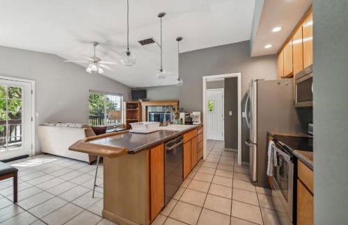 Lakeside Retreat with Private Boat Ramp home - Foto 13