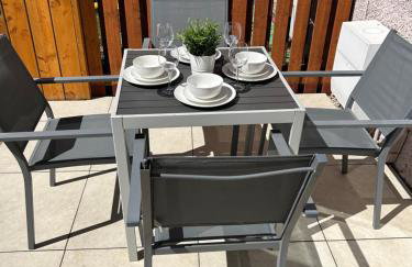 3 bedroom - 2 bathroom Townhouse in Corstorphine Near Murrayfield Stadium - Direct Bus To Edinburgh City Centre in 20 Minutes - Two Private Parking Spaces - Private Sunny Garden - Recently Refurbished - Foto 31