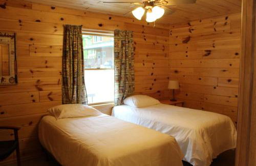 Cabin 5 - Modern Cabin with AC and lake views Fully handicap accessible - Foto 6