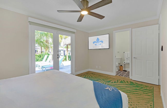 Flirty Flamingo Colorful Waterfront Escape w Pool - Foto 23