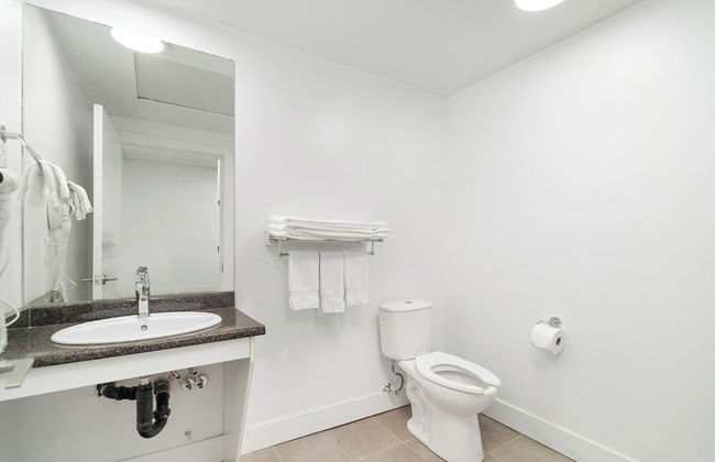 Cozy 1BR Lakeside Retreat - Foto 26