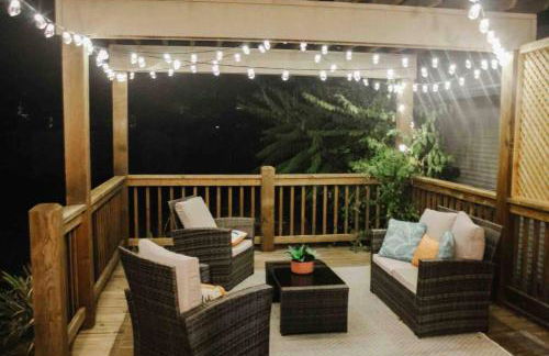 Fenced Yard and Patio W Grill plus Game Room - Foto 26