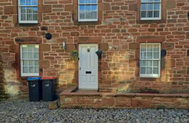 2 Hares Den - Foto 1