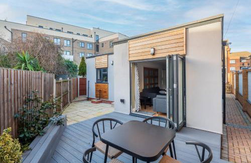 Stylish 2 Bed Bungalow in East Ham, Close to Excel - Foto 4