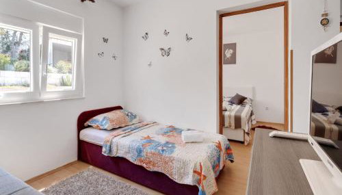 Simplistic Holiday Home in Jasenice Rovanjska near Sea - Foto 1