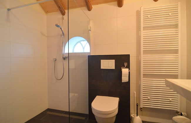 Romantic Farmhouse Escape - Photo 9