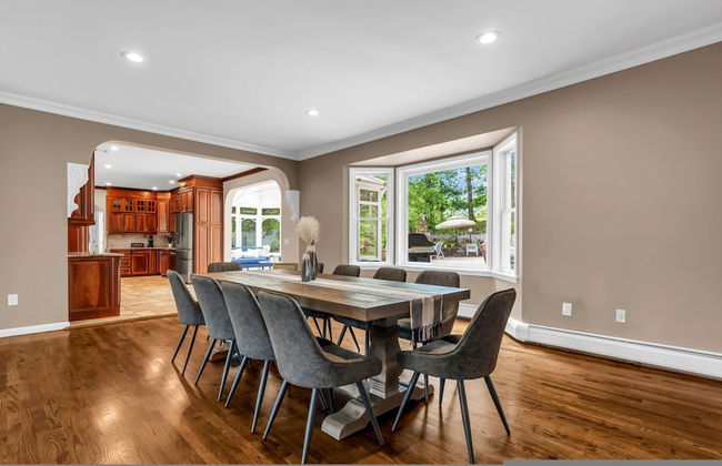 Family Retreat With Autumn Views and Fireplace - Photo 19