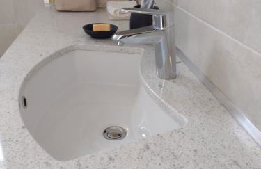 Bilocale in residence vista lago con piscina - Foto 15