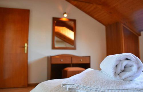 Red Rose Garden - Photo 5