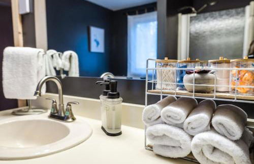 Wine Moose w Hot tub Fireplace Sauna 9min to Mt Snow - Foto 37