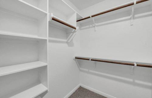 Luxury Retreat in Serene Surroundings, 4 Bedrooms Corporate House, Entire house with full amanities, Convenient location Near Medical Centers and Downtown - Foto 18