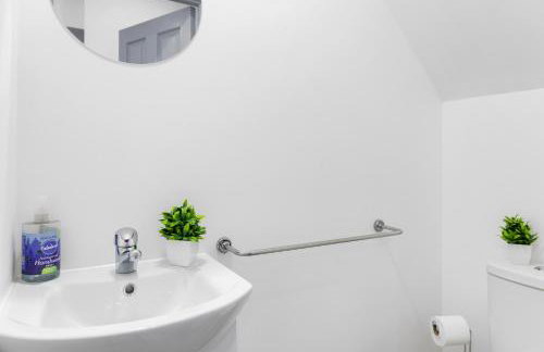 Stanion Luxurious 3 Bedroom Modern House Northamptonshire, Double, Twins, Single, Free Parking, Free Wi-Fi, Pets, Up to 8 Sleeps, 4 Smart TVs - Foto 26