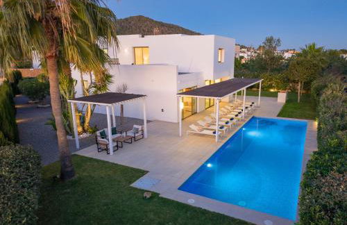 Villa Near Ibiza Town sleeps 10 - Foto 1