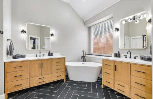 5BD 2BA Vacation Retreat w Pool Hot Tub & BBQ - Foto 23