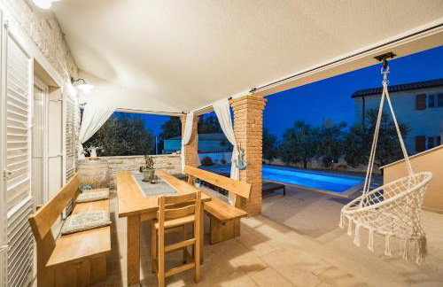Villa Javor near Pula only 1 km from the beach with sea view and heated pool - Foto 13