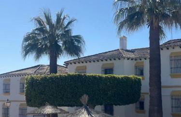 BEAUTIFUL RENOVATED 1 BEDROOM APARTMENT WITH ACCESS TO 4 POOLs - Foto 1