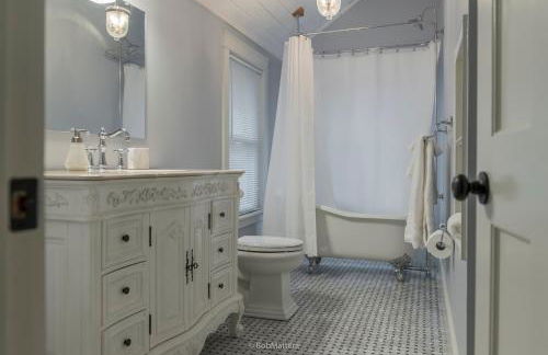 Restored 1881 Farm House - Foto 7